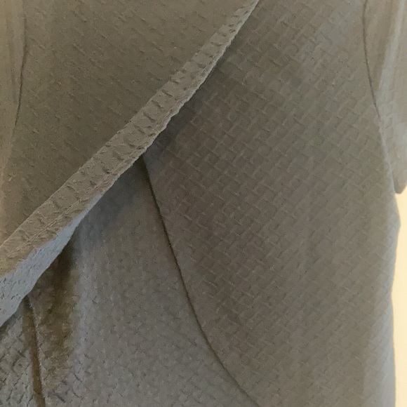 Open Back Sung T Shirt - Picture 3 of 5